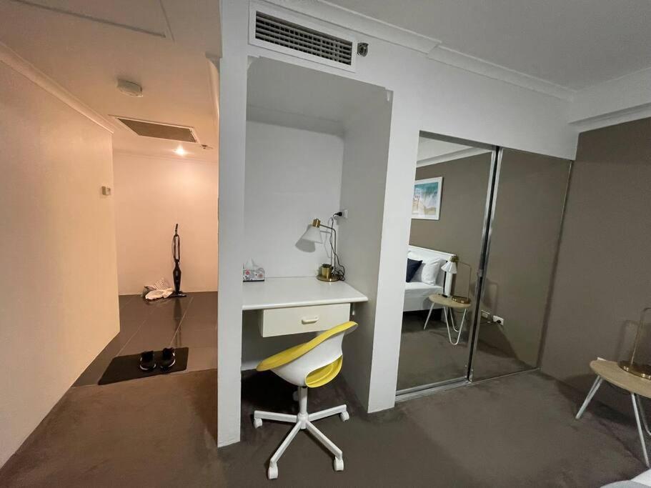Kozyguru / Haymarket / Location / Nha317-515b * Sydney